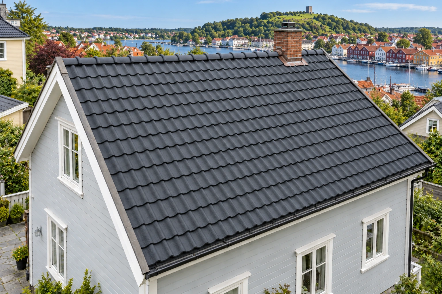 Eksisterende betongstein med en ny mørk overflatebehandling.